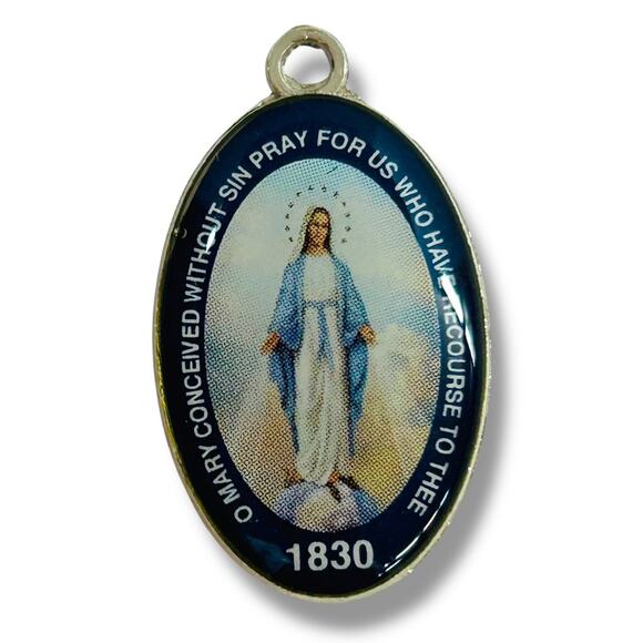Vintage Blessed Mother Religious Medal Charm Resin 1" - Picture 4 of 4